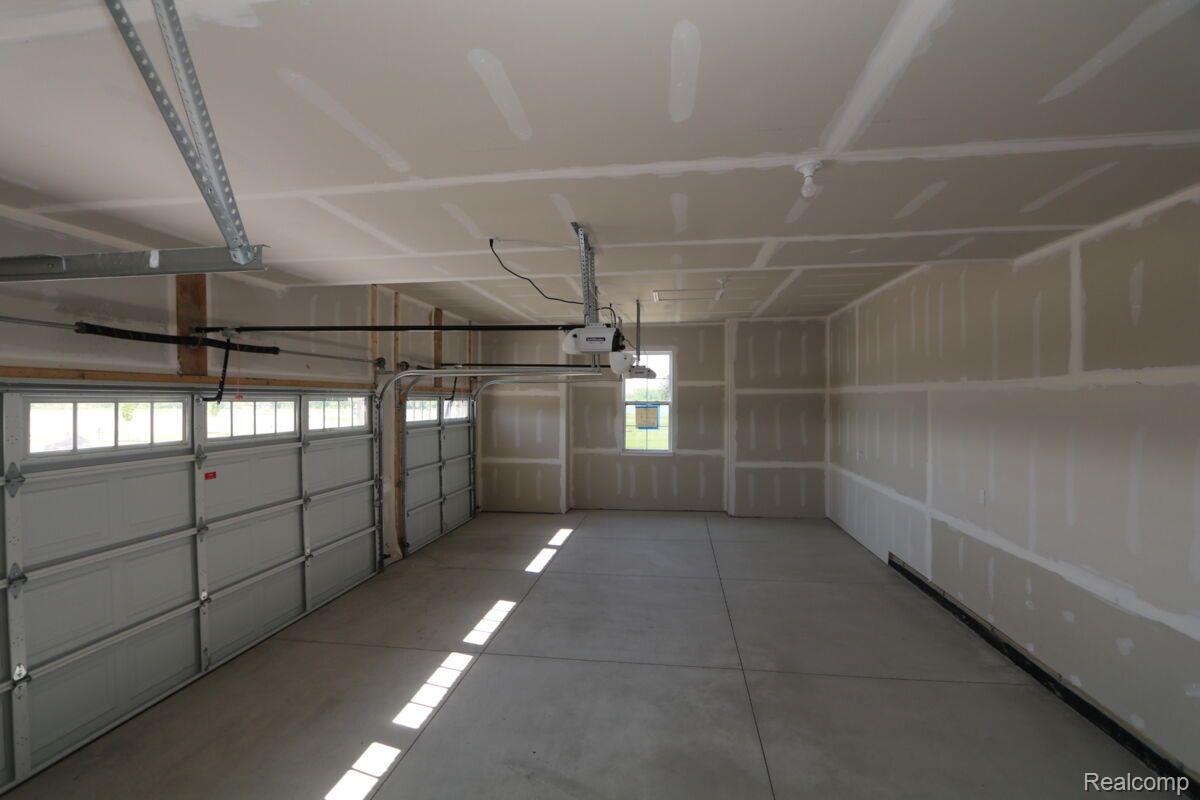 11757 Powell Rdg Lane Washington, MI 48094 - Photo 30 of 32 Garage