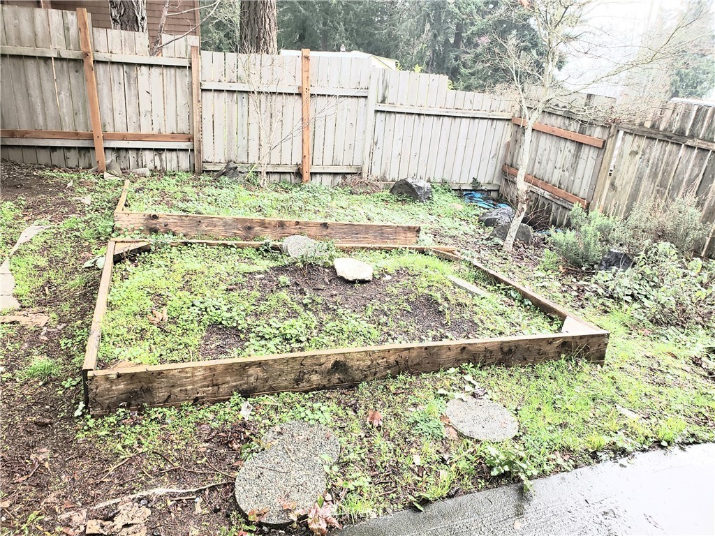 8690 Illahee Road Northeast Bremerton, WA 98311 - Photo 14 of 40 a backyard of a house with lots of green space