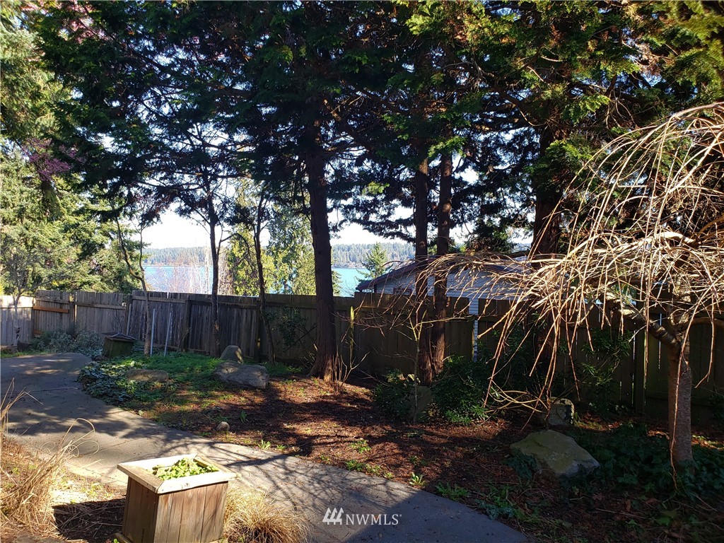 8690 Illahee Road Northeast Bremerton, WA 98311 - Photo 19 of 40 a backyard of a house with lots of green space
