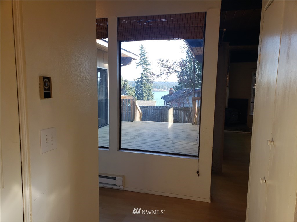 8690 Illahee Road Northeast Bremerton, WA 98311 - Photo 28 of 40 a room with window
