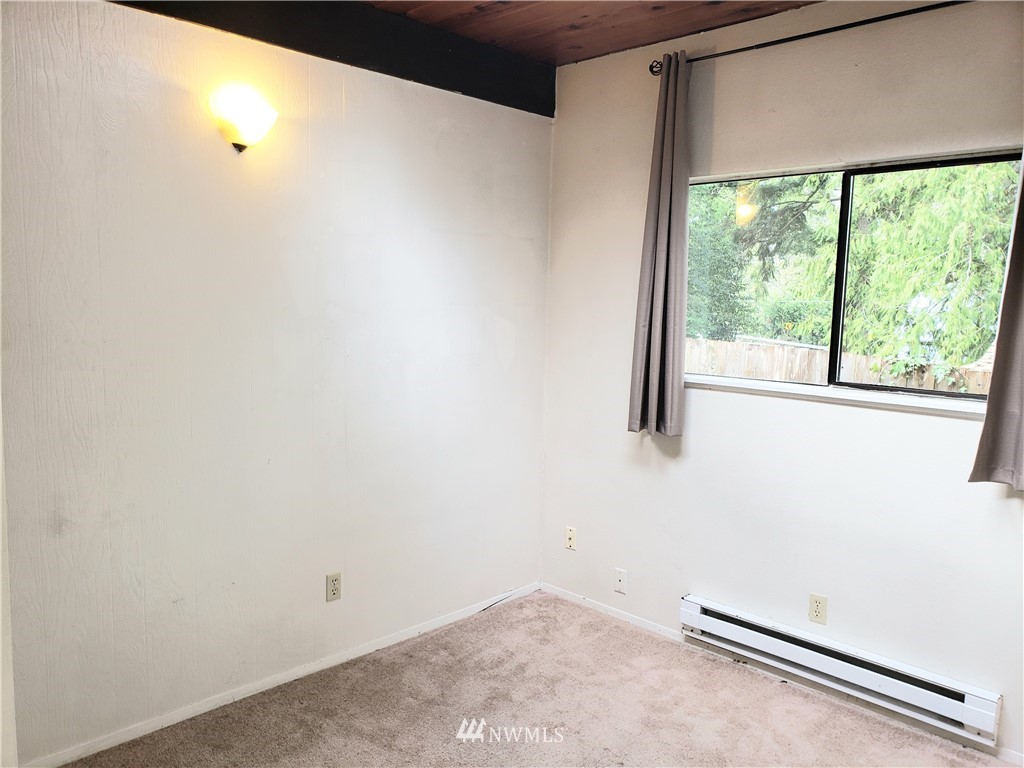8690 Illahee Road Northeast Bremerton, WA 98311 - Photo 31 of 40 an empty room with window