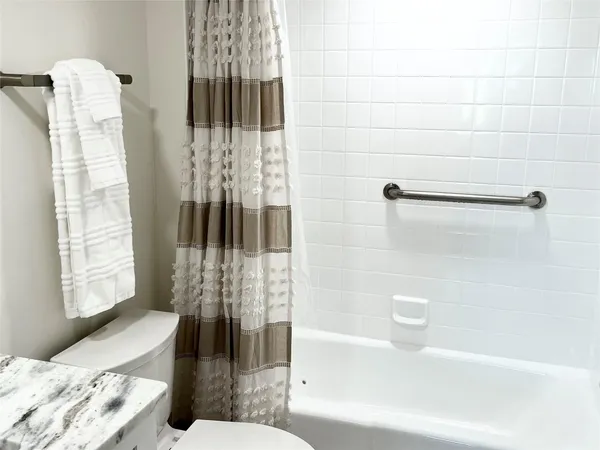 $5,200 | 40 Northeast Plantation Road, Unit 410, Stuart, FL 34996