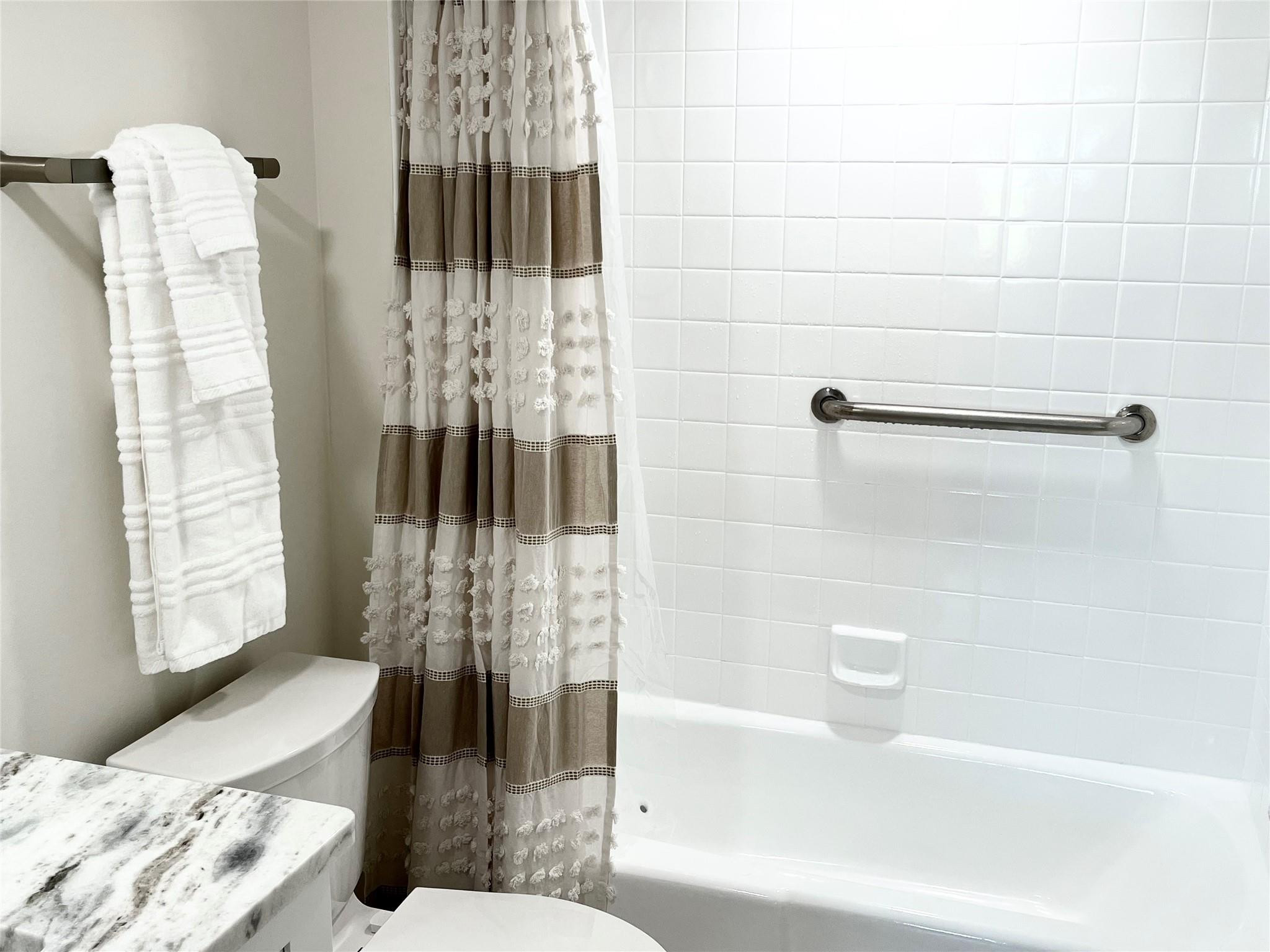 40 Northeast Plantation Road, Unit 410 Jensen Beach, FL 34957 - Photo 16 of 29 Photo 16