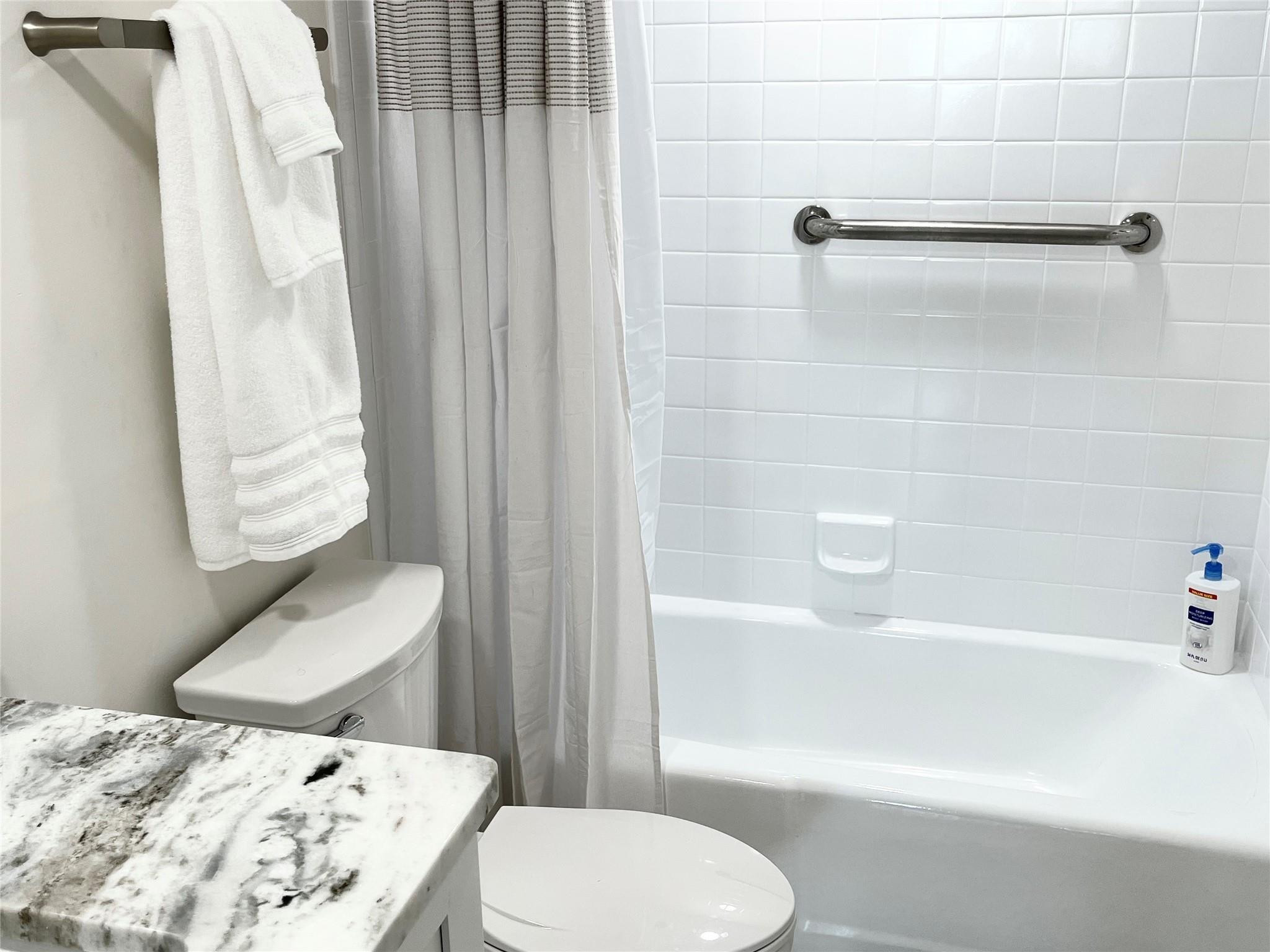 40 Northeast Plantation Road, Unit 410 Jensen Beach, FL 34957 - Photo 18 of 29 Photo 18