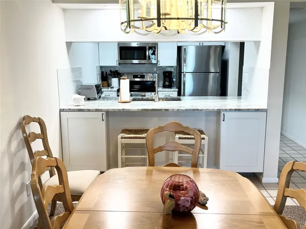 $5,200 | 40 Northeast Plantation Road, Unit 410, Stuart, FL 34996