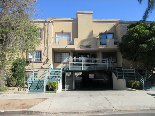 $2,200 | 7330 Eton Avenue, Unit 203, Canoga Park, CA 91303