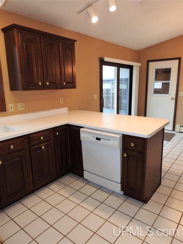 662 Division Street Quinnesec, MI 49876 - Photo 7 of 33