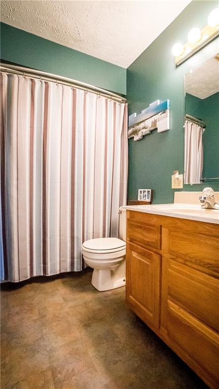 106 East Brewster Road Butler, PA 16001 - Photo 18 of 25 Full Bath With Shower/Tub Combo