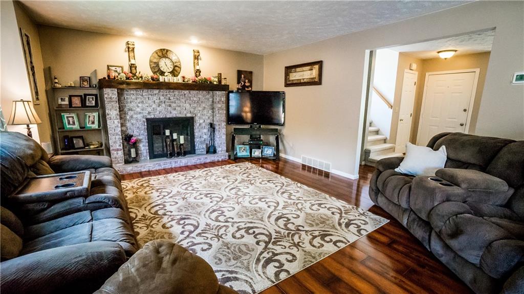 106 East Brewster Road Butler, PA 16001 - Photo 8 of 25 Spacious 18x15 Living Room