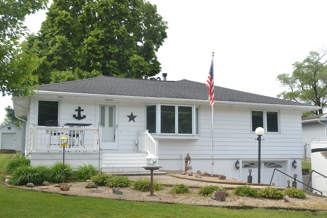 636 Reynoldswood Road Dixon, IL 61021 - Photo 1 of 25 a front view of a house with garden