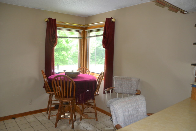 636 Reynoldswood Road Dixon, IL 61021 - Photo 6 of 25 a dining room with furniture and a window