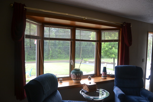 636 Reynoldswood Road Dixon, IL 61021 - Photo 10 of 25 a room with furniture and a large window