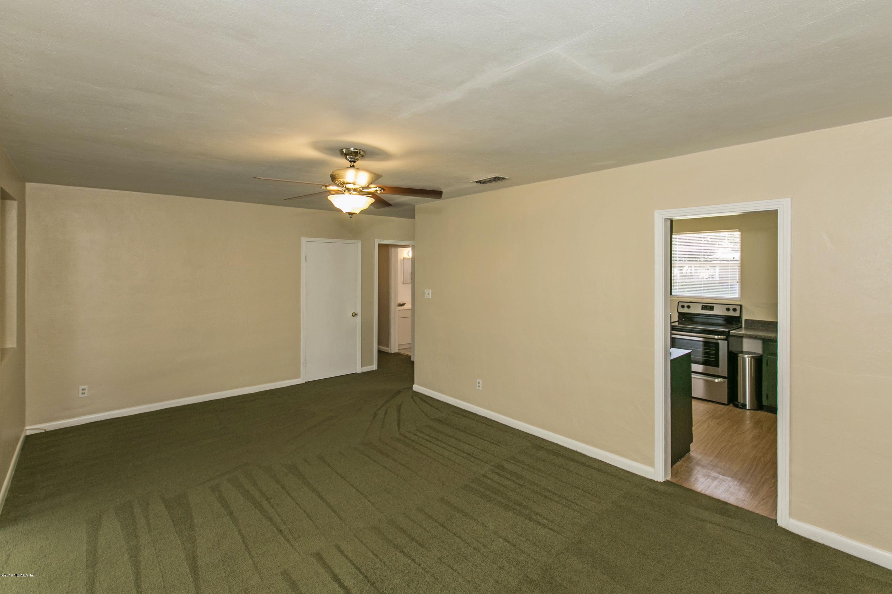 6803 Waikiki Road Jacksonville, FL 32216 - Photo 2 of 22 Living Room