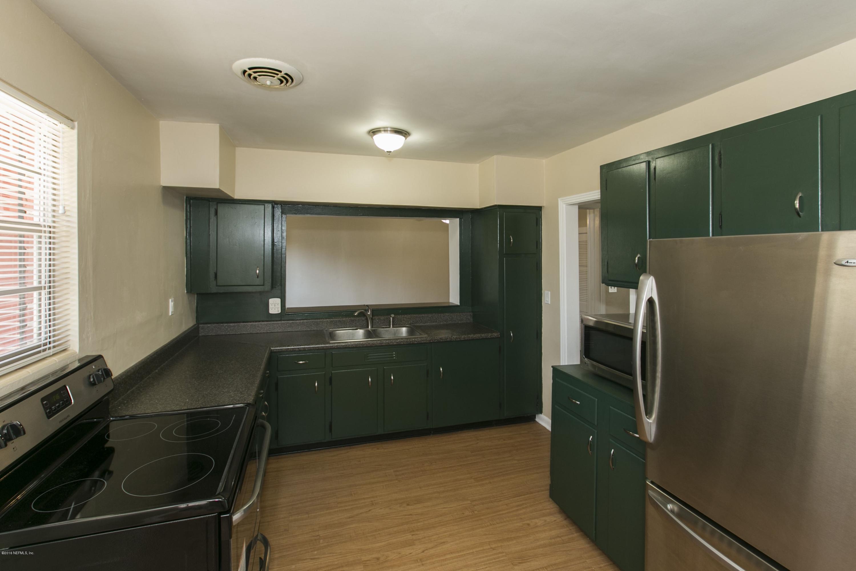 6803 Waikiki Road Jacksonville, FL 32216 - Photo 4 of 22 Kitchen