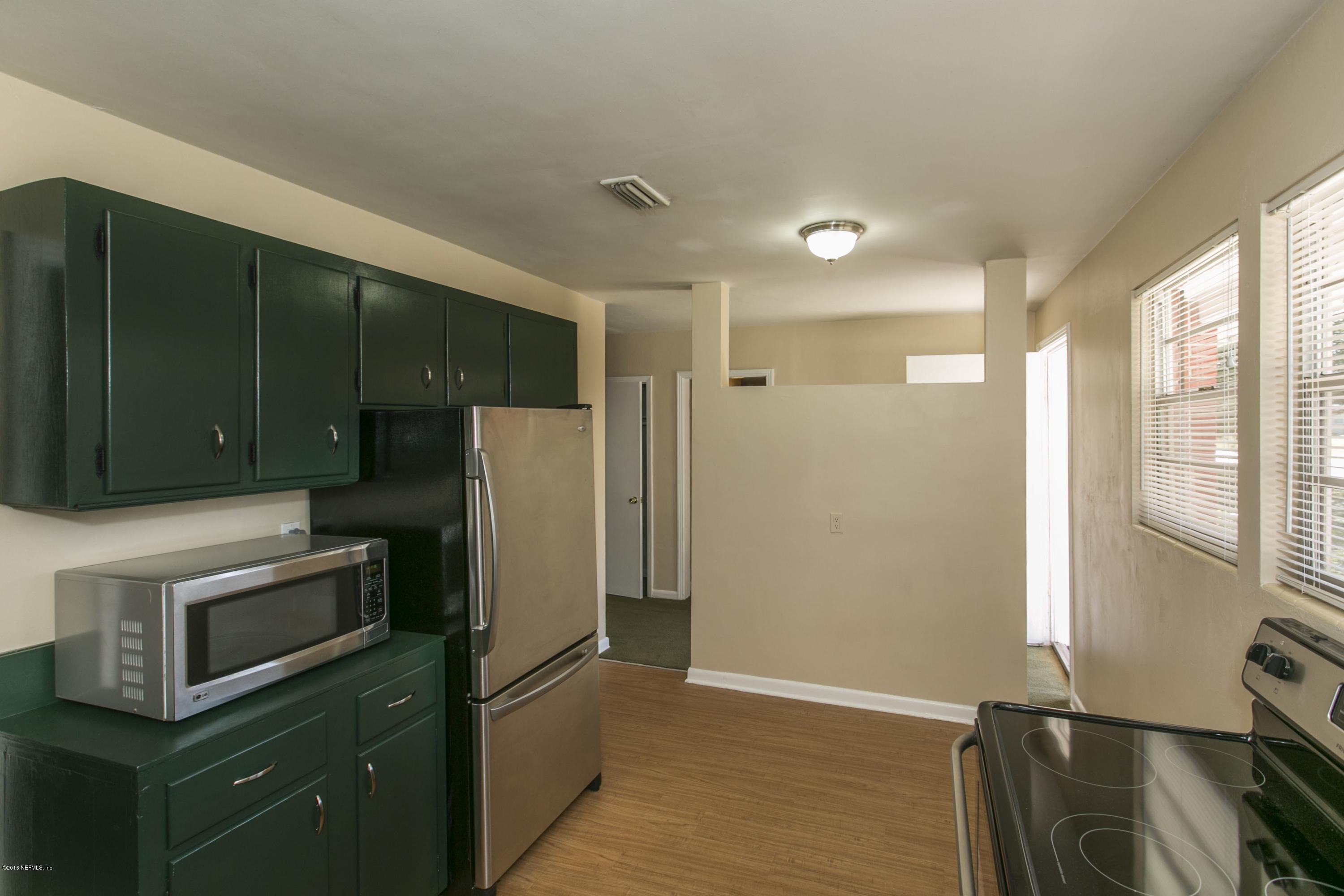 6803 Waikiki Road Jacksonville, FL 32216 - Photo 5 of 22 Kitchen (2)