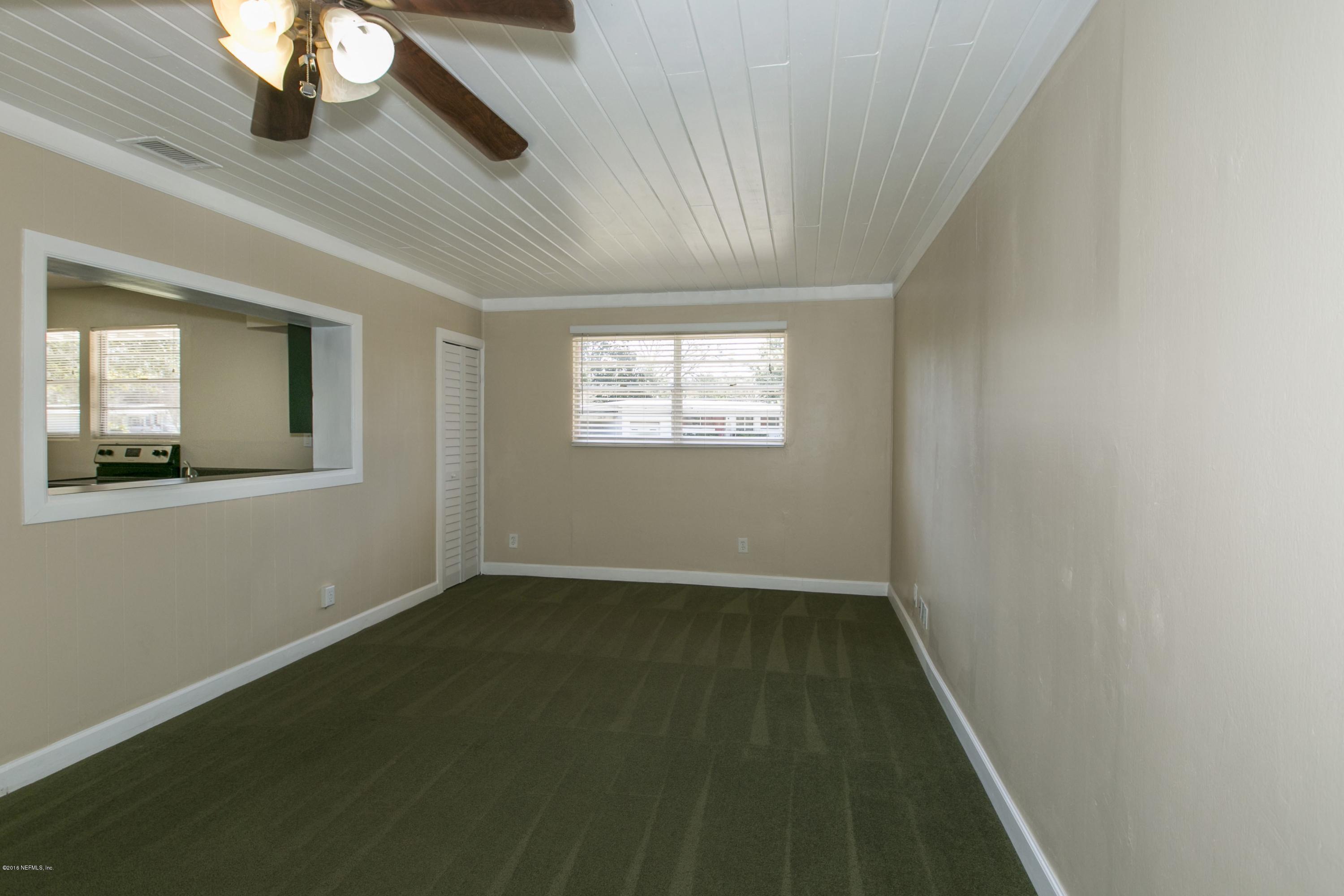 6803 Waikiki Road Jacksonville, FL 32216 - Photo 6 of 22 Family Room