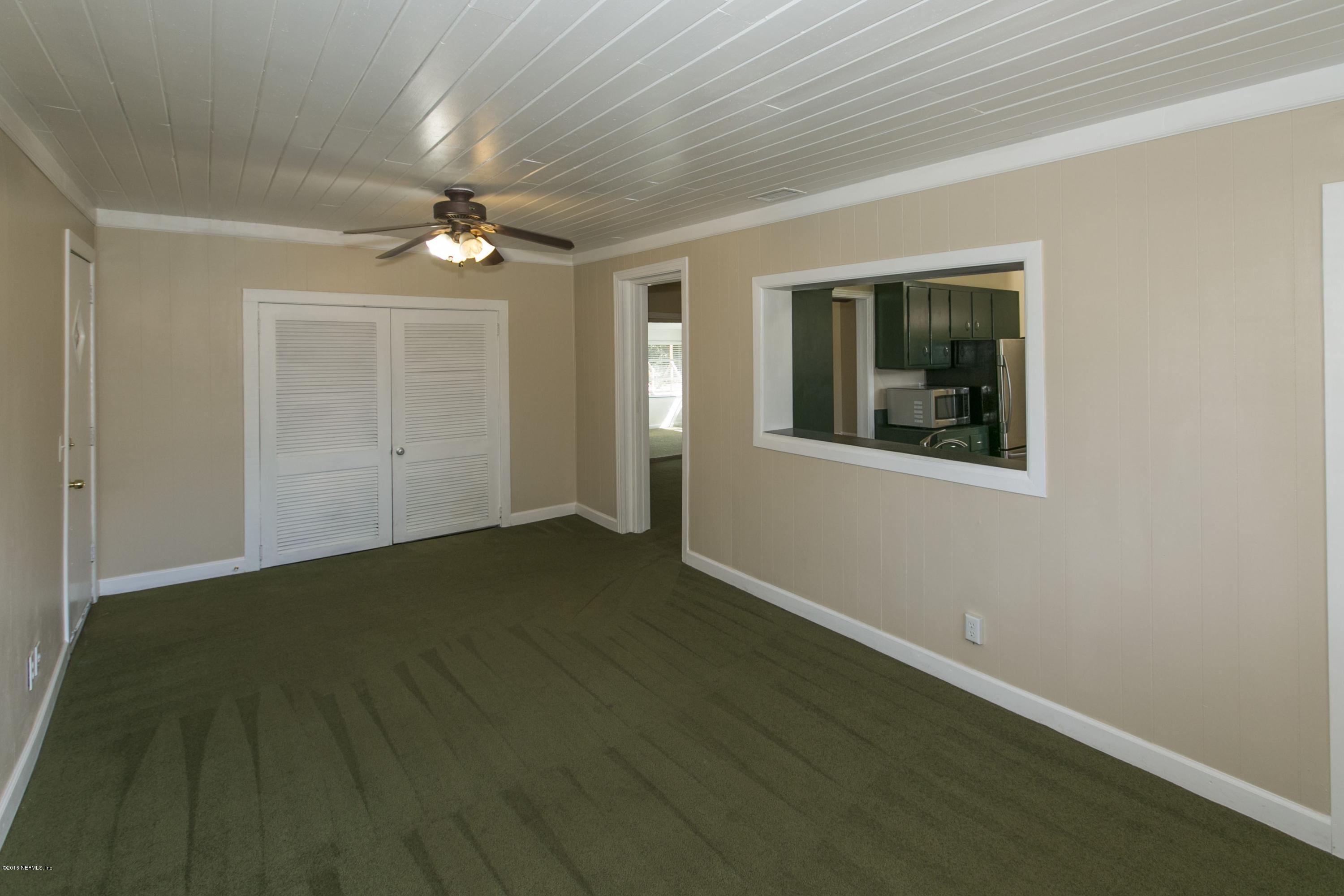 6803 Waikiki Road Jacksonville, FL 32216 - Photo 7 of 22 Family Room (2)