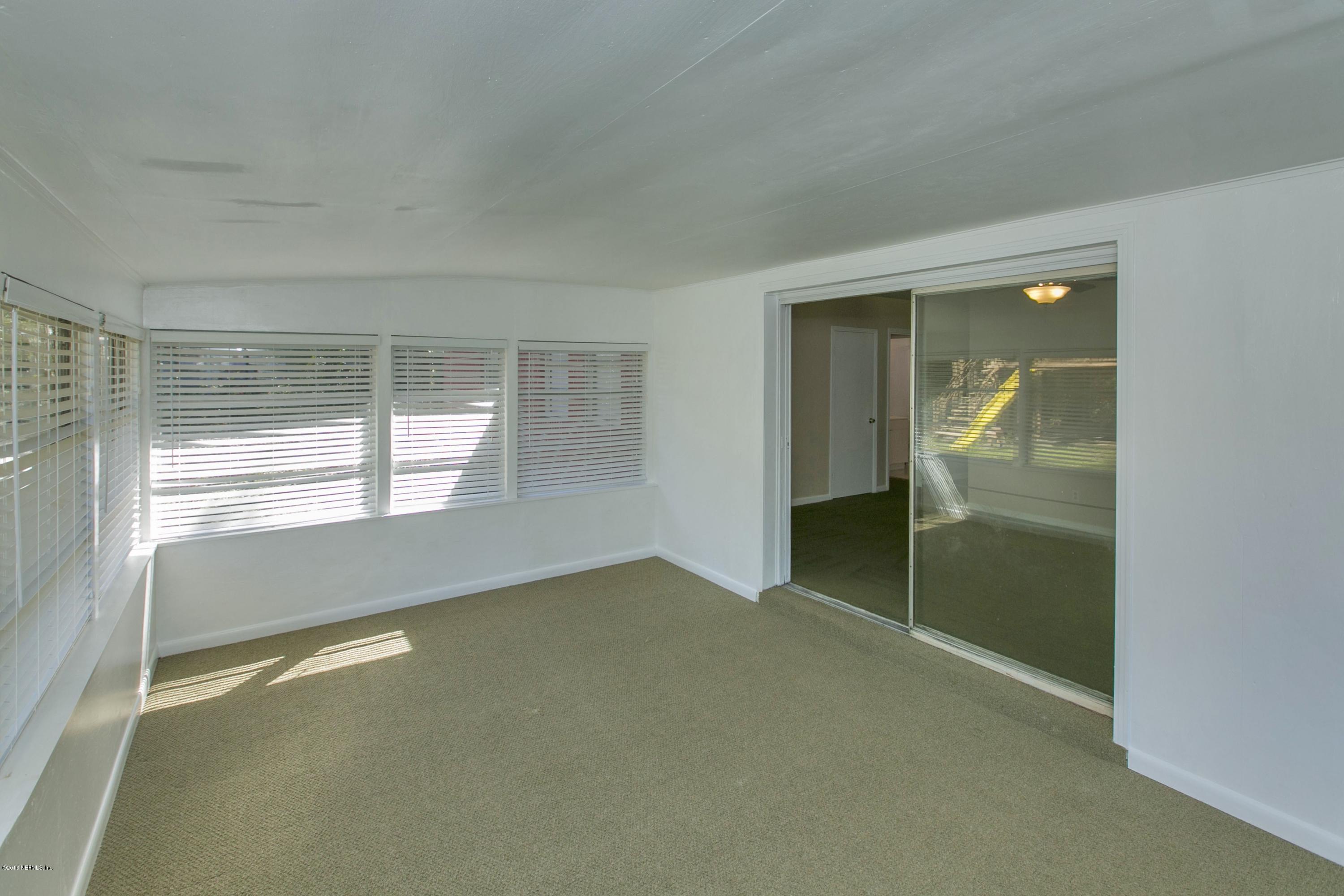 6803 Waikiki Road Jacksonville, FL 32216 - Photo 9 of 22 Sunroom (2)