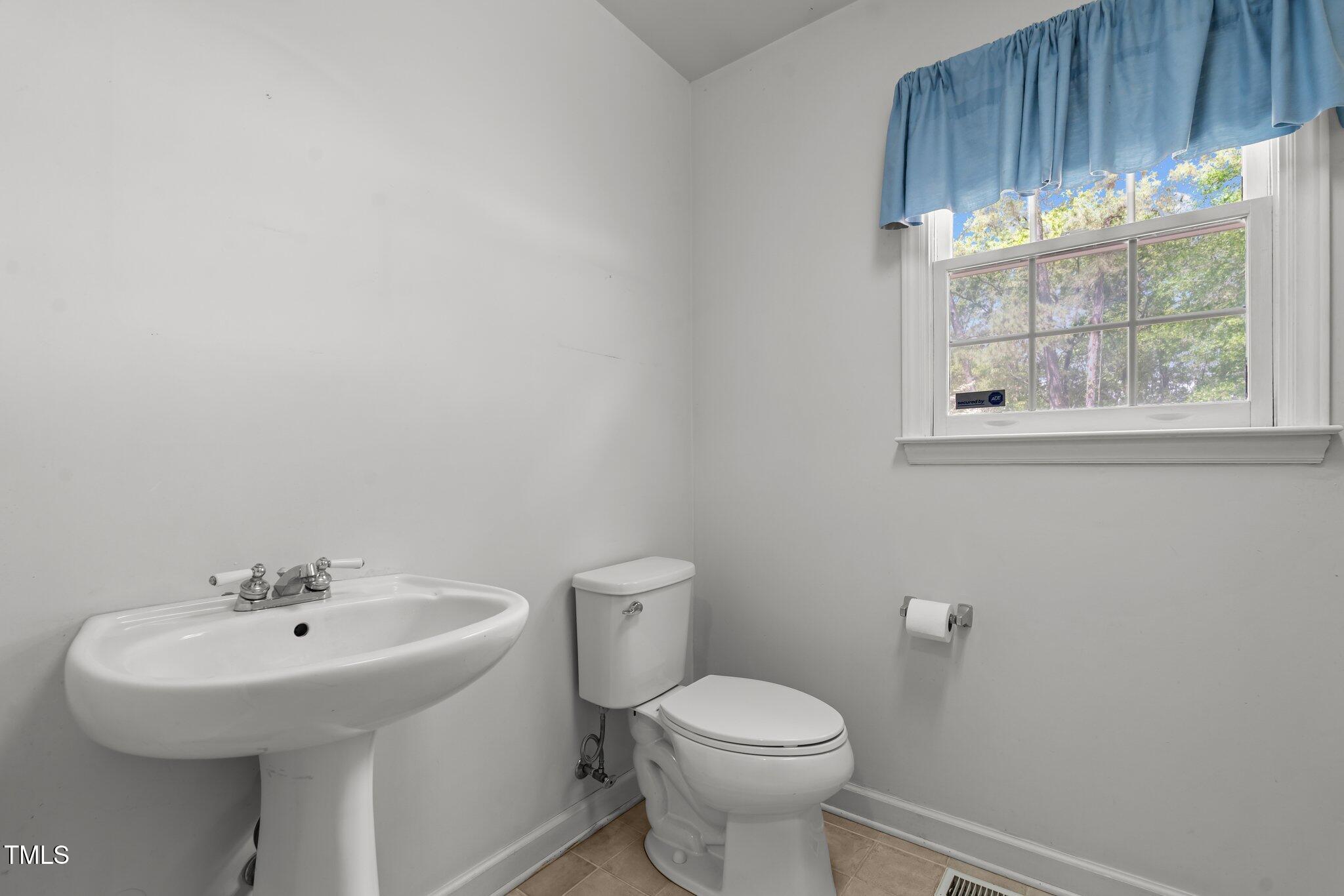 664 Marler Road Benson, NC 27504 - Photo 38 of 47 38-web-or-mls-DSC06723