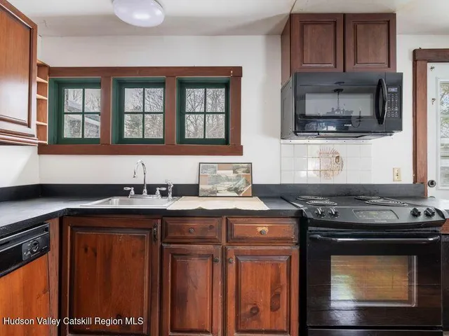 $585,000 | 110 Mill Hill Road, Woodstock, NY 12498