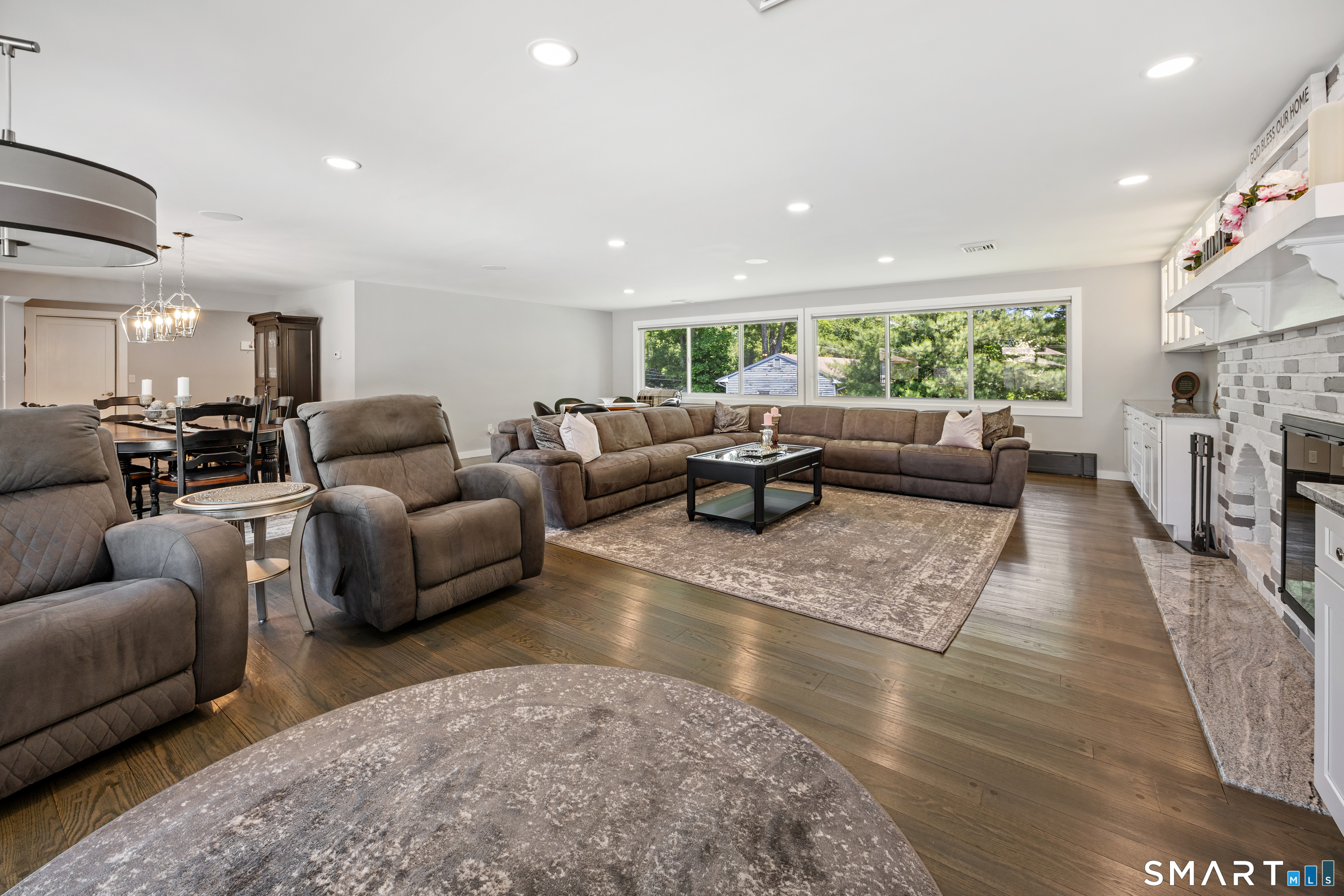 1500 Rhey Avenue Wallingford, CT 06492 - Photo 5 of 39 Grand Living Room w/ Denson Surround Sound