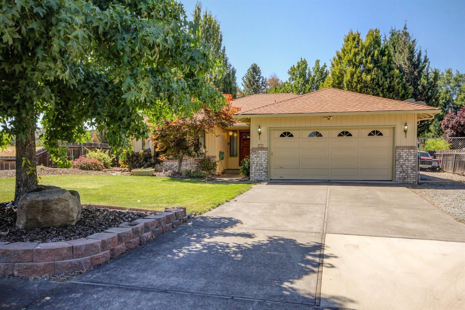 2720 Roberts Road Medford, OR 97504 - Photo 1 of 25 Primary Photo