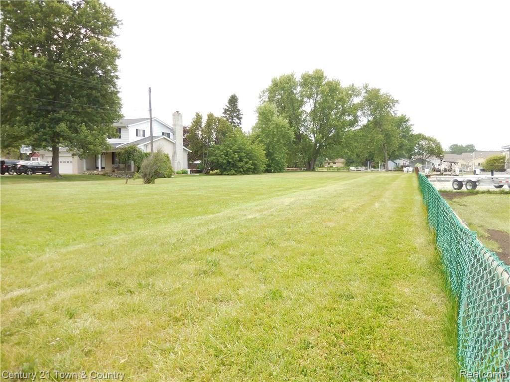 32905 Sutton Road Chesterfield, MI 48047 - Photo 3 of 8