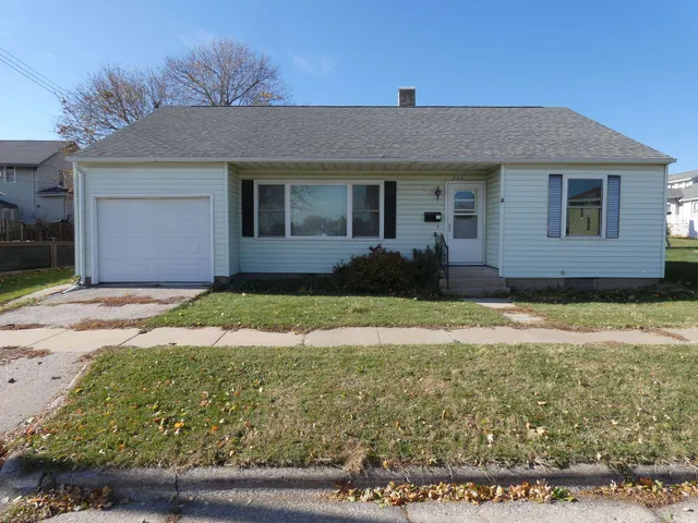 $1,500 | 326 North Monroe Street, Lancaster, WI 53813