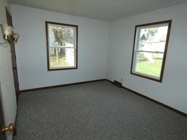 $1,500 | 326 North Monroe Street, Lancaster, WI 53813