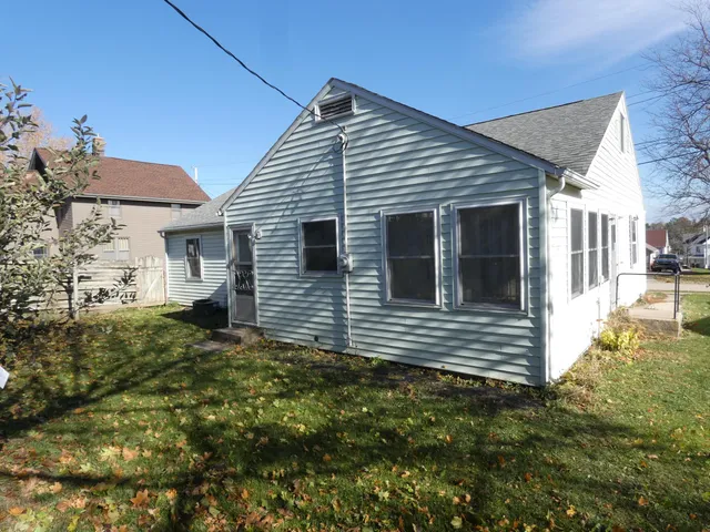 $1,500 | 326 North Monroe Street, Lancaster, WI 53813