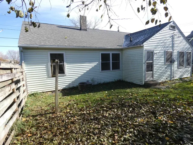 $1,500 | 326 North Monroe Street, Lancaster, WI 53813