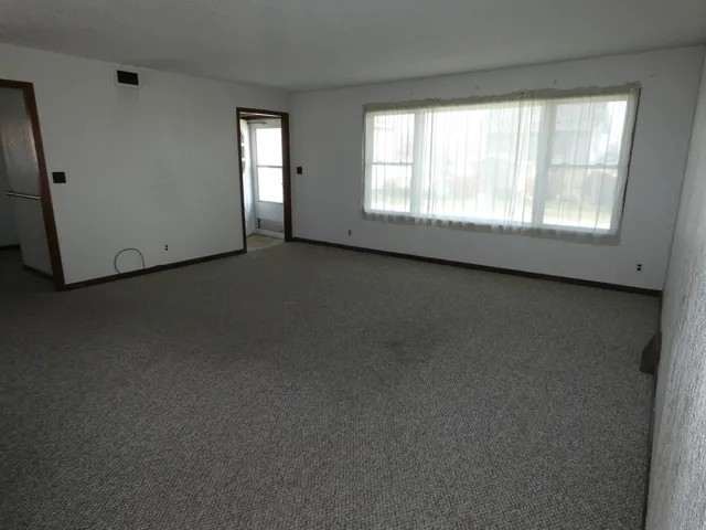 $1,500 | 326 North Monroe Street, Lancaster, WI 53813