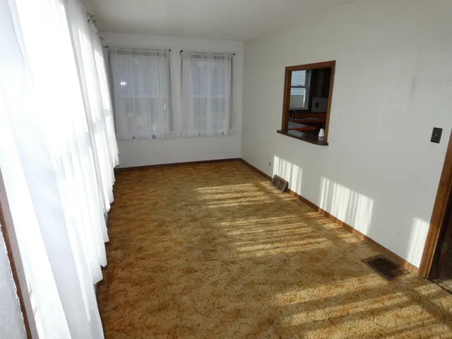 $1,500 | 326 North Monroe Street, Lancaster, WI 53813