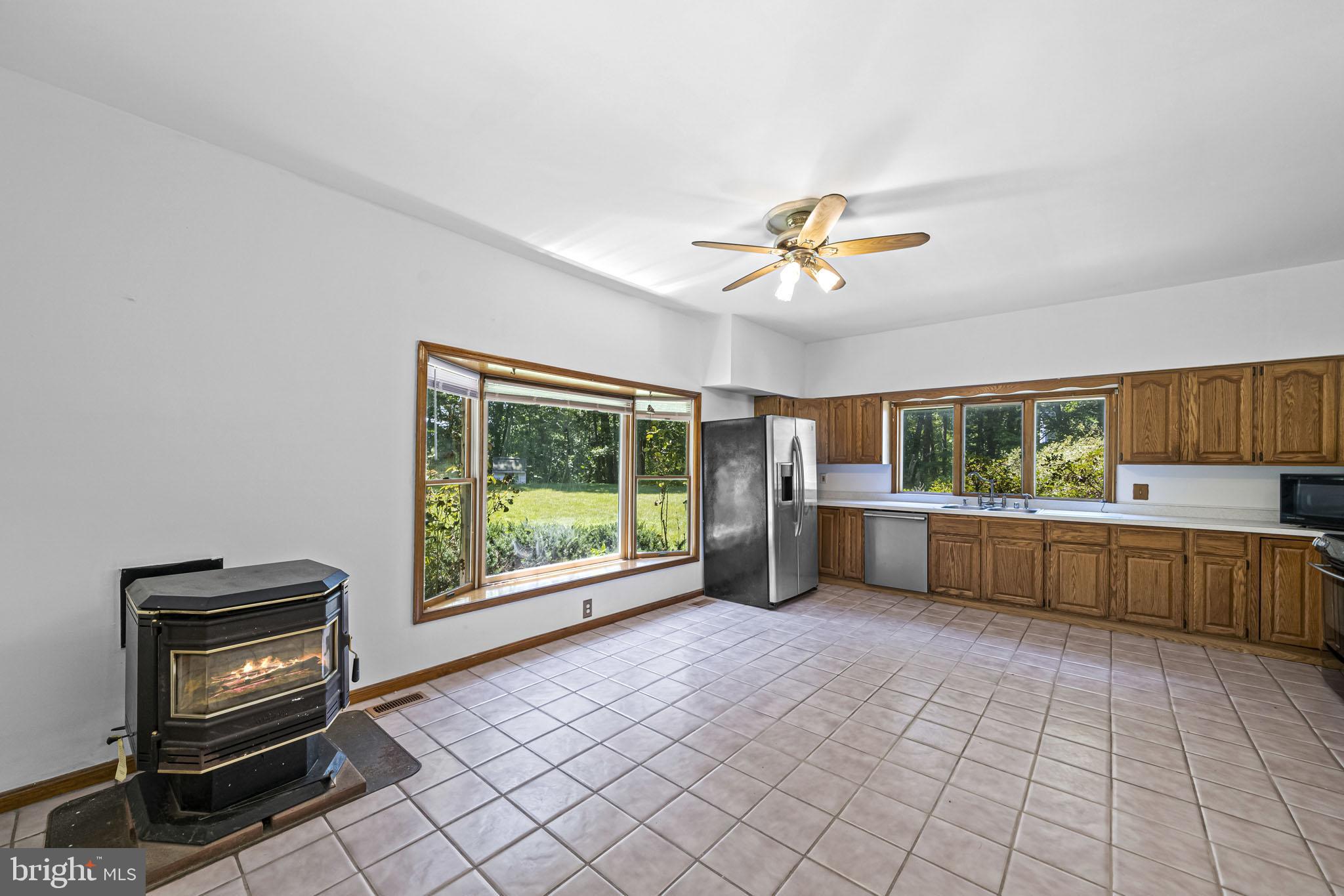 820 Parran Road St. Leonard, MD 20685 - Photo 6 of 25 Kitchen/Dining