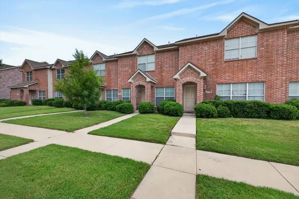 $1,950 | 2312 Calendar Court, Grand Prairie, TX 75050