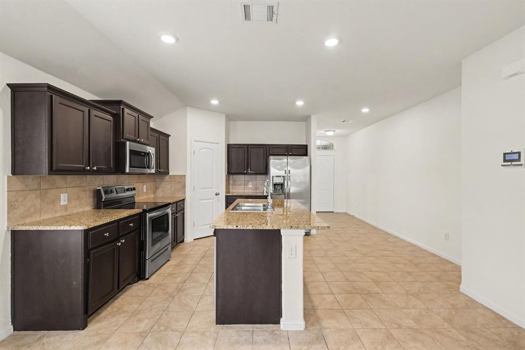 809 Rutherford Drive Crowley, TX 76036 - Photo 6 of 30 Gallery Image 6