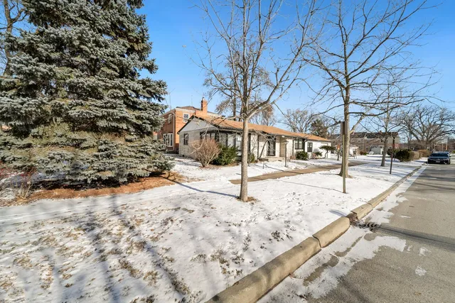 $449,500 | 1601 Fowler Avenue, Evanston, IL 60201