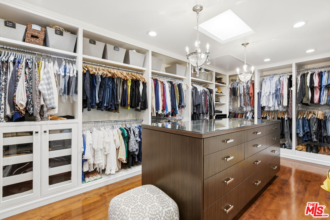 15946 Woodvale Road Los Angeles, CA 91436 - Photo 17 of 49 Gallery Image 17