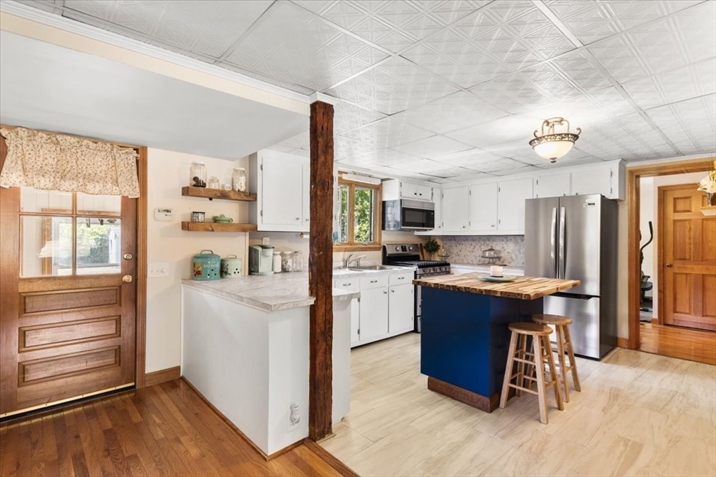 11 Gurney Road Freetown, MA 02717 - Photo 7 of 34 Gallery Image 7