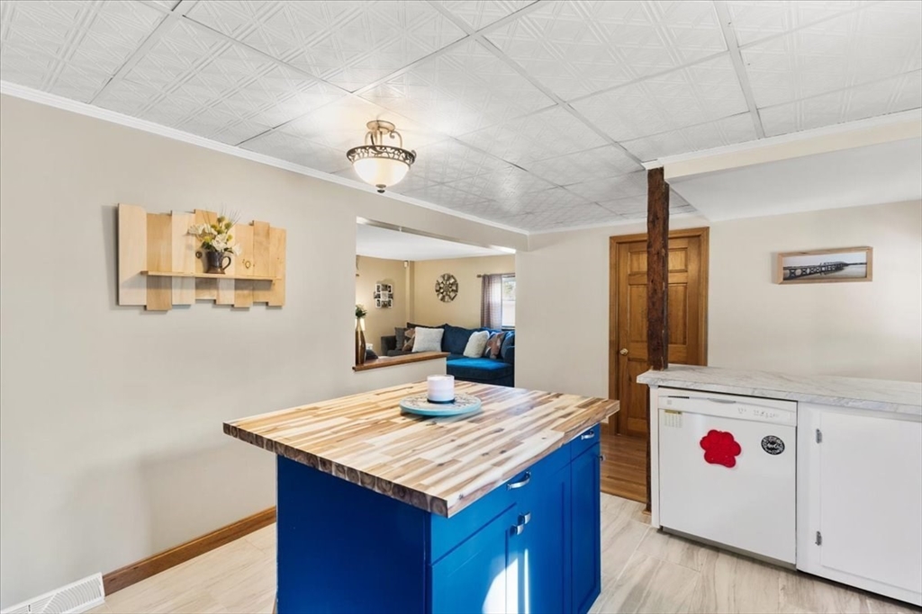 11 Gurney Road Freetown, MA 02717 - Photo 9 of 34 Gallery Image 9