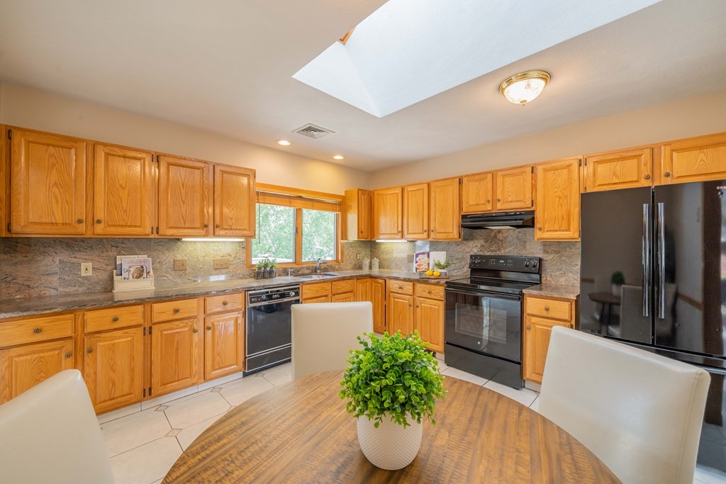 12 Concord Road Stoneham, MA 02180 - Photo 14 of 42 Gallery Image 14