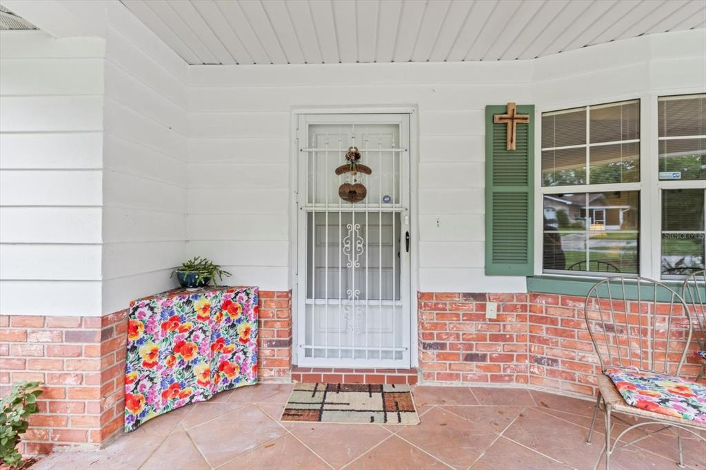 3550 South Dean Terrace Inverness, FL 34452 - Photo 5 of 37 a front view of a house with outdoor seating