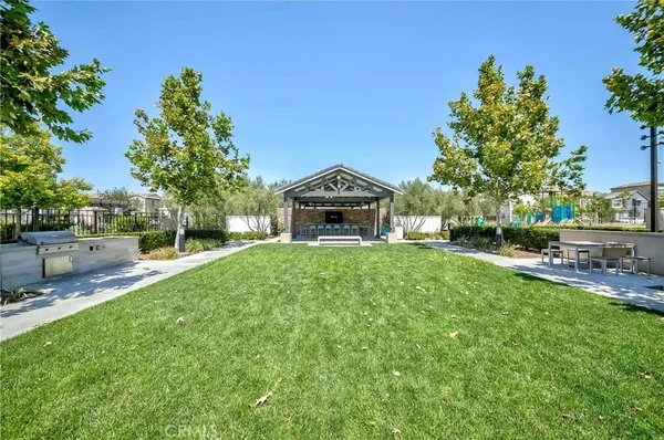 a view of an house with backyard and a garden