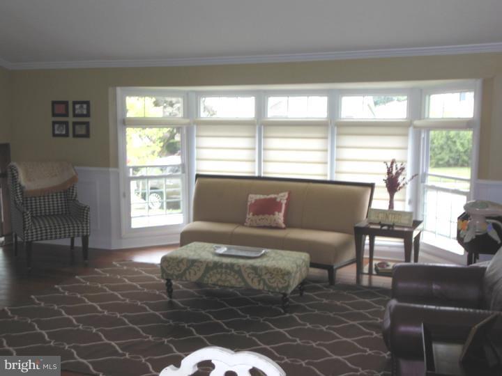 3805 Brookview Road Philadelphia, PA 19154 - Photo 5 of 22 Living Room
