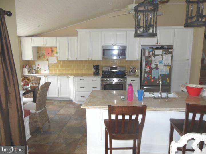 3805 Brookview Road Philadelphia, PA 19154 - Photo 9 of 22 Kitchen