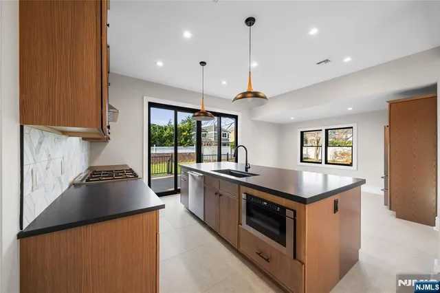 $1,348,800 | 475 Morse Avenue, Ridgefield, NJ 07657