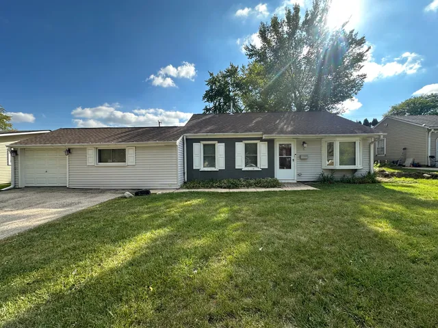 $2,000 | 3 East Oltendorf Road, Streamwood, IL 60107