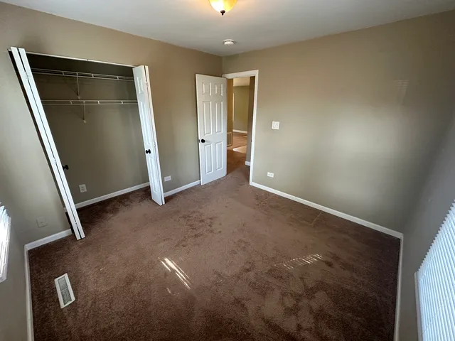 $2,000 | 3 East Oltendorf Road, Streamwood, IL 60107