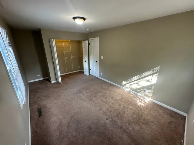 $2,000 | 3 East Oltendorf Road, Streamwood, IL 60107