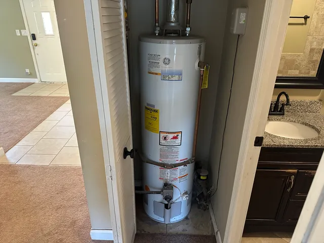 $2,000 | 3 East Oltendorf Road, Streamwood, IL 60107